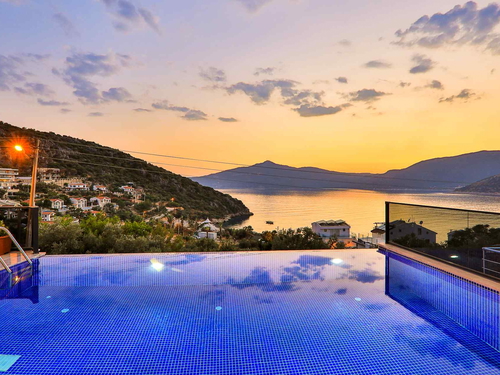  gece  -  Kasım
  | Kalkan’da Deniz Manzaralı Lüks Villa, Merkezi Konumda Rüya Tatil